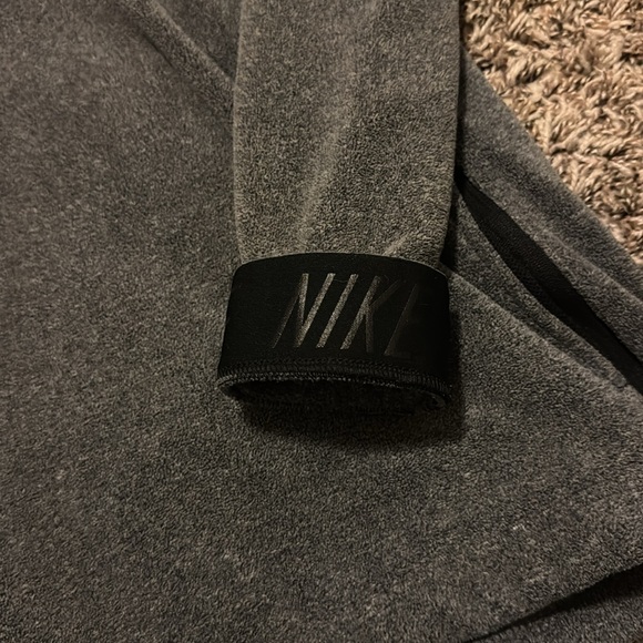 Women’s Nike pull over. Size large * - Picture 2 of 2